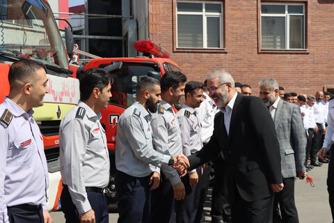 شهردار کرج از سازمان آتشنشانی و خدمات ایمنی بازدید کرد اتش نشانی