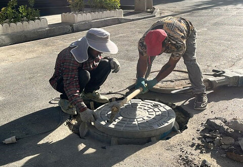 اجرای عملیات همسطح سازی دریچه های سطح شهر کرج همسطح سازی دریچه ها