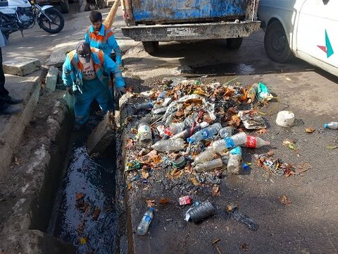 لایروبی مستمر منهولها و انهار/ شهر آماده استقبال از بارانهای پاییزی شد خدمات شهر