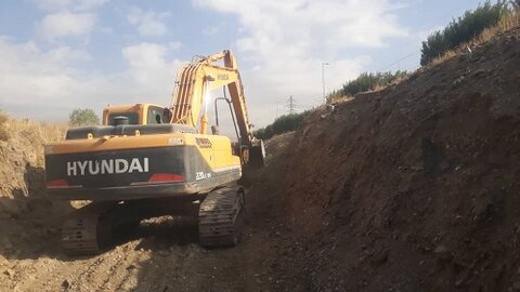 عملیات لایروبی نهر دلمبر در آستانه فصل بارندگی خدمات شهری