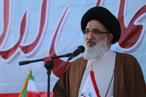 تفکر انقلابی مدیر جهادی تربیت میکند  غبارروبی مزار شهدا - کراپشده