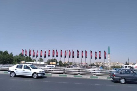 پرچم عزای حسینی بر پل فردیس نصب شد سیاه پوش - کراپشده