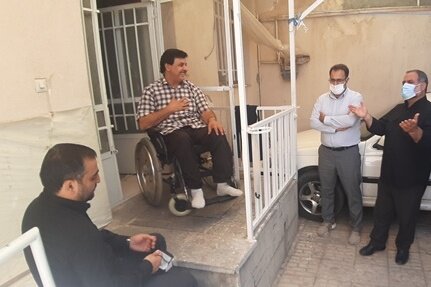 دیدار سرپرست شهرداری کرج با جانباز قطع نخاع «سلیمان سارایی» 4 - کراپشده