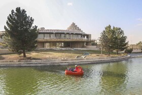 قایق‌سواری در دریاچه «کاخ مروارید» را امتحان کنید