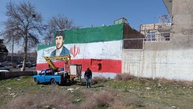 تمثال مبارک مقام معظم رهبری بر دیوار یکی از ساختمان‌های بلند خلج آباد نقش می بندد
