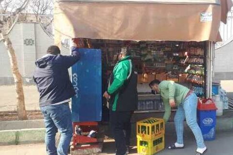 جمع آوری بیش از ۱۸۰۰ مورد تخلف سد معبر در منطقه ۹ کرج 99 - کراپشده