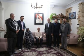 شهردار و نائب رییس شورای شهر کرج با خانواده شهیدان محمدی دیدار کردند