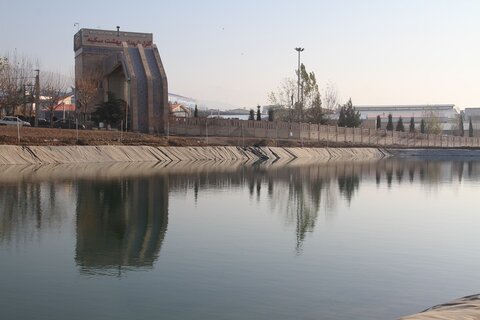 آبیاری فضای سبز بهشت سکینه(س) کرج با انتقال آب غیر شرب از قنات صوفی آباد آرامستان