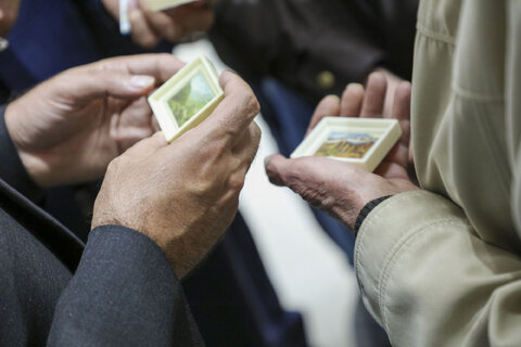 آثار هنری در نگارخانه نمایش داده میشود افتتاحیه گالری نمایشگاه باشگاه میلاد