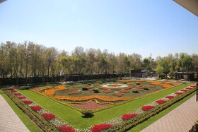 بزرگترین فرش گل کشور متشکل از 53 هزار گل در نهمین جشنواره لاله‌های کرج