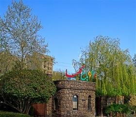 باغ گلهای کرج درشبهای قدر تعطیل است باغ گلها