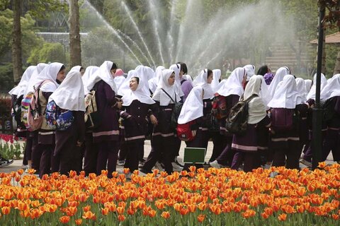 بازدید بیش از 3 هزار دانشآموز از نهمین جشنواره لالههای کرج بازدید دانش آموزان از نهمین جشنواره لاله ها