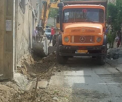 اجرای عملیات جدولگذاری در خیابان شهید «خلیلی» در منطقه ۱ کرج 1 - کراپشده