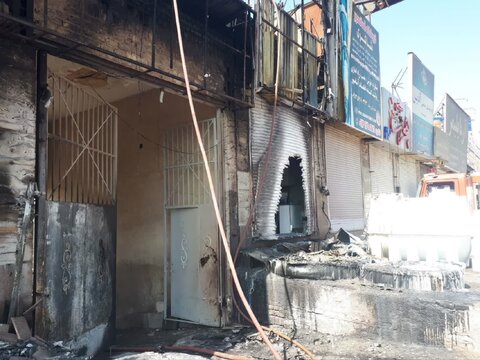 حریق چهار باب مغازه مهار و اطفاء شد آتش سوزی چهار باب تجاری در جاده مخصوص