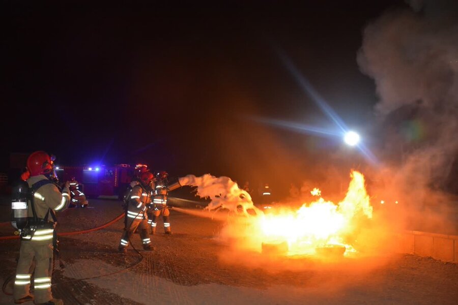 مانور عملیاتی آتشنشانان کرج در آزادراه همت
