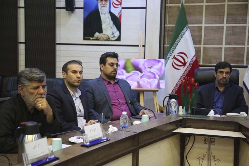 تجلیل از برگزیدگان مسابقه عکاسی جشنواره لالهها