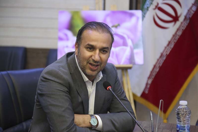 تجلیل از برگزیدگان مسابقه عکاسی جشنواره لالهها