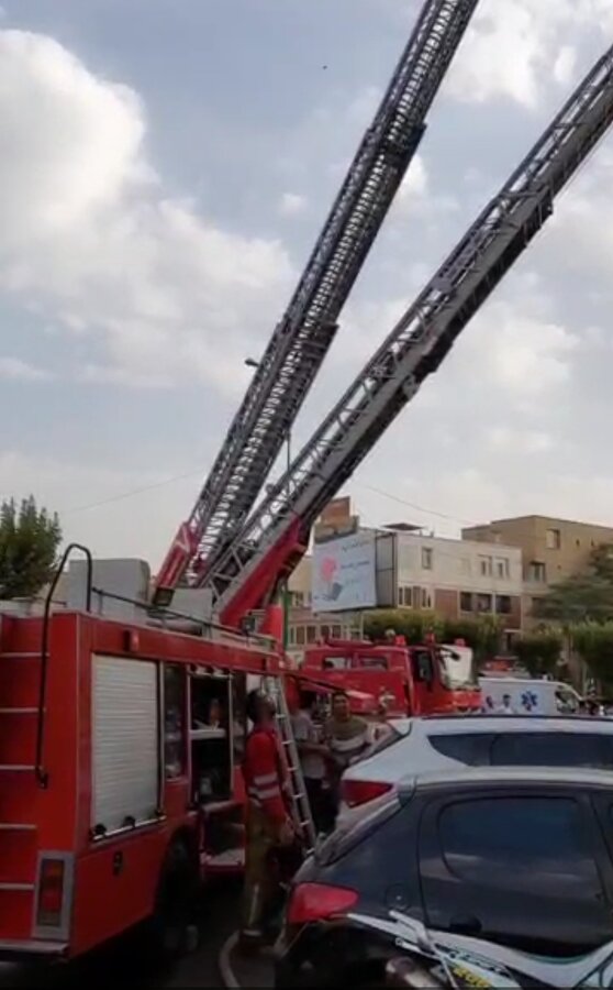 در حریق برج تجاری کرج ۷۰ نفر نجات یافتند