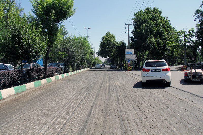 توزیع مکانیزه ۴۶۰۰ تن آسفالت در بلوار ارم مهرشهر