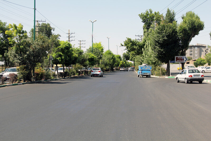 توزیع مکانیزه ۴۶۰۰ تن آسفالت در بلوار ارم مهرشهر