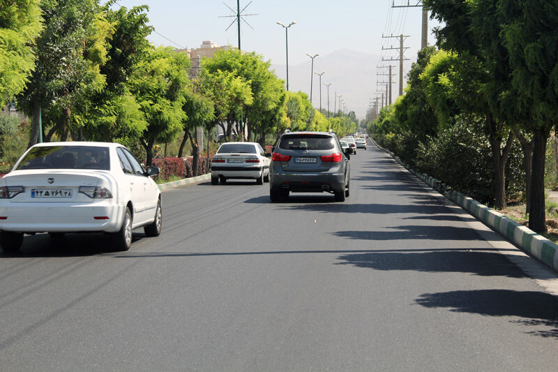 توزیع مکانیزه ۴۶۰۰ تن آسفالت در بلوار ارم مهرشهر