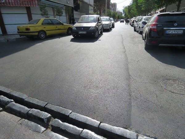 عملیات بهسازی و آسفالت معابر منطقه ۵ کرج ادامه دارد