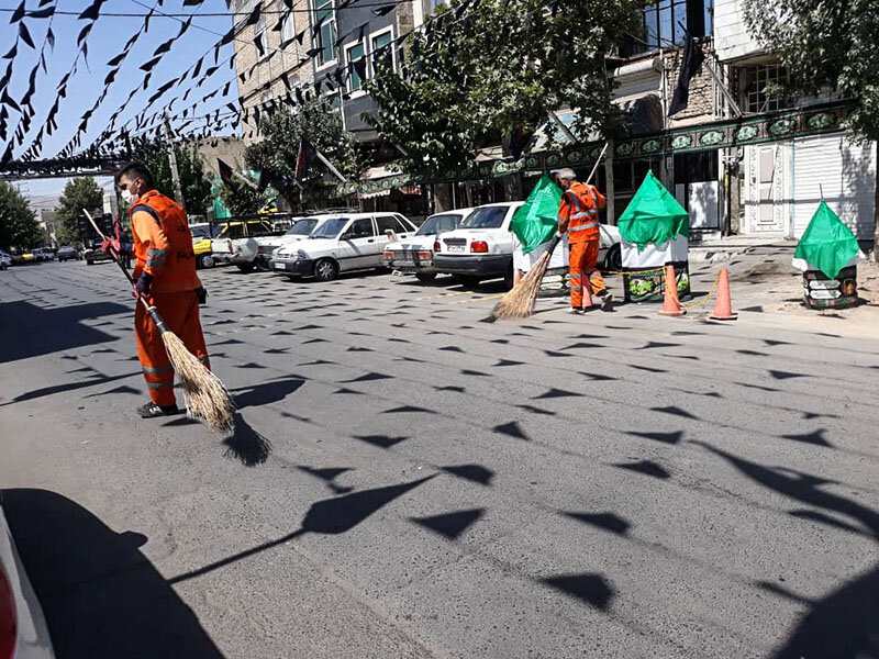 پاکسازی مستمر معابر شهری در ایام سوگواری سیدالشهدا(ع)