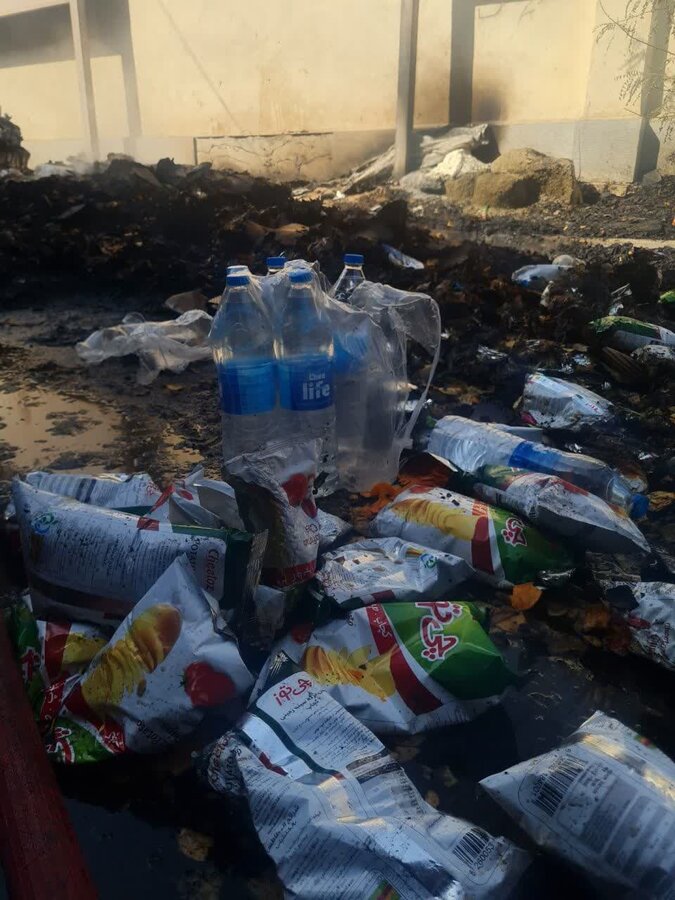 اطفای حریق گسترده انبار مواد غذایی در کرج