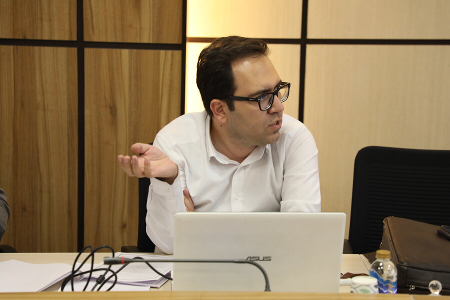 احداث روزبازارها برای استقرار دستفروشان در دستور کار قرار گیرد