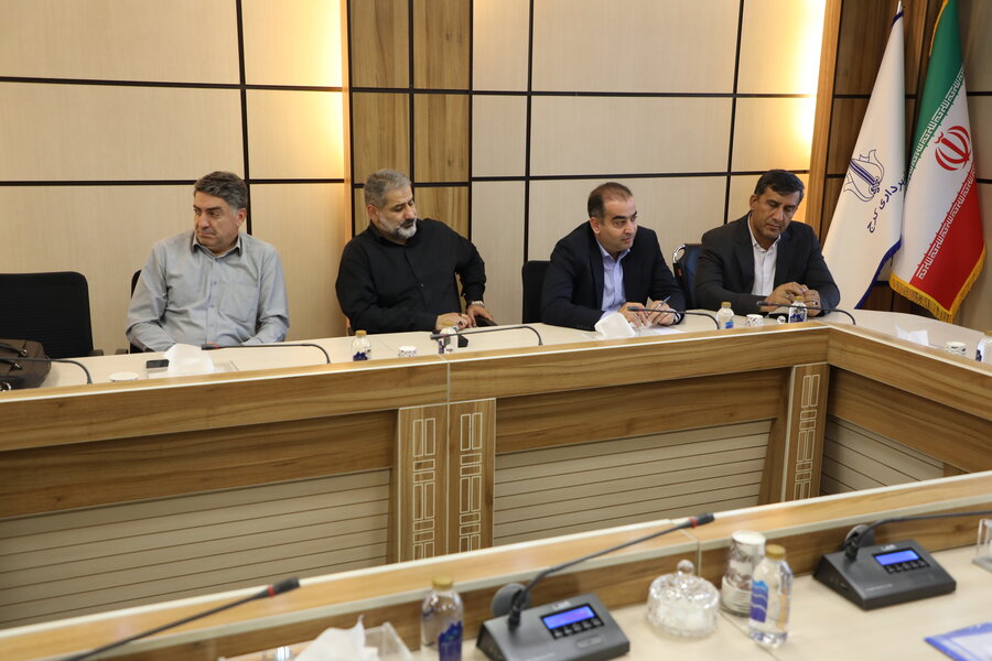 احداث روزبازارها برای استقرار دستفروشان در دستور کار قرار گیرد