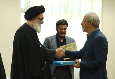 تقدیر امام جمعه و نماینده ولی فقیه در استان البرز از شهردار کرج شهردار نمونه استان