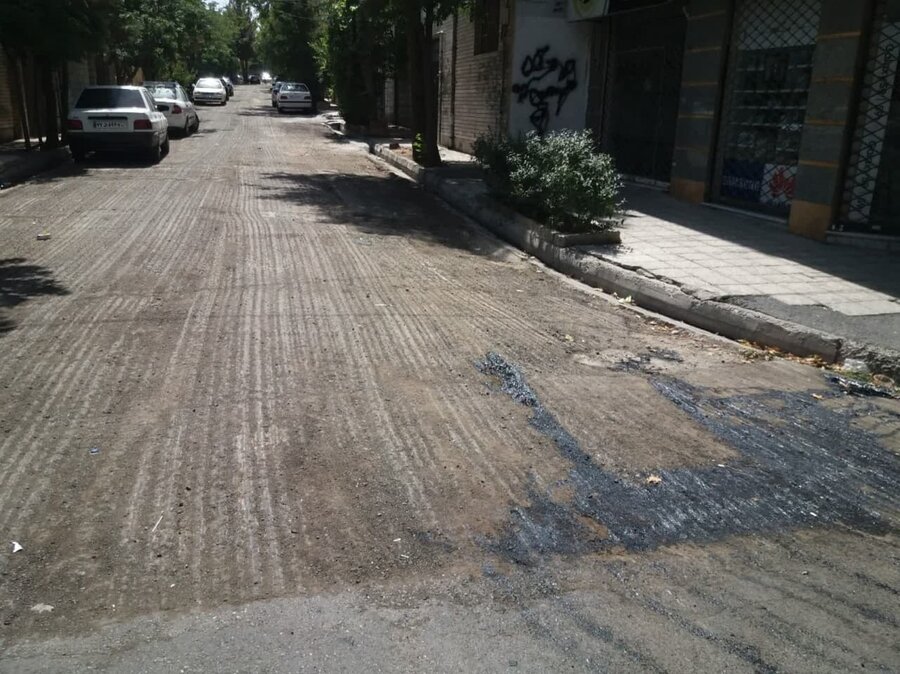 عملیات تراش و روکش مکانیزه آسفالت معابر فرعی محله «بنیاد» و «بلوار ظفر» اجرایی شد