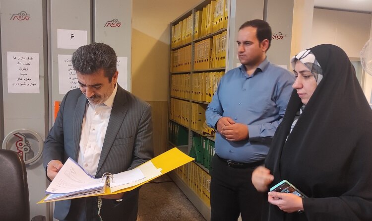 بازدید فرماندار ویژه کرج از سازمان ساماندهی مشاغل شهری و فرآوردههای کشاورزی
