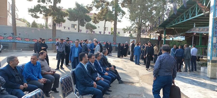 گلباران قبور مطهر شهدای محله چهارصد دستگاه بهمناسبت هفته دولت