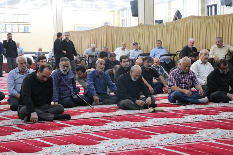 سرپرست منطقه ۶ کرج با شهروندان محله ۲۲ بهمن شمالی دیدار کرد
