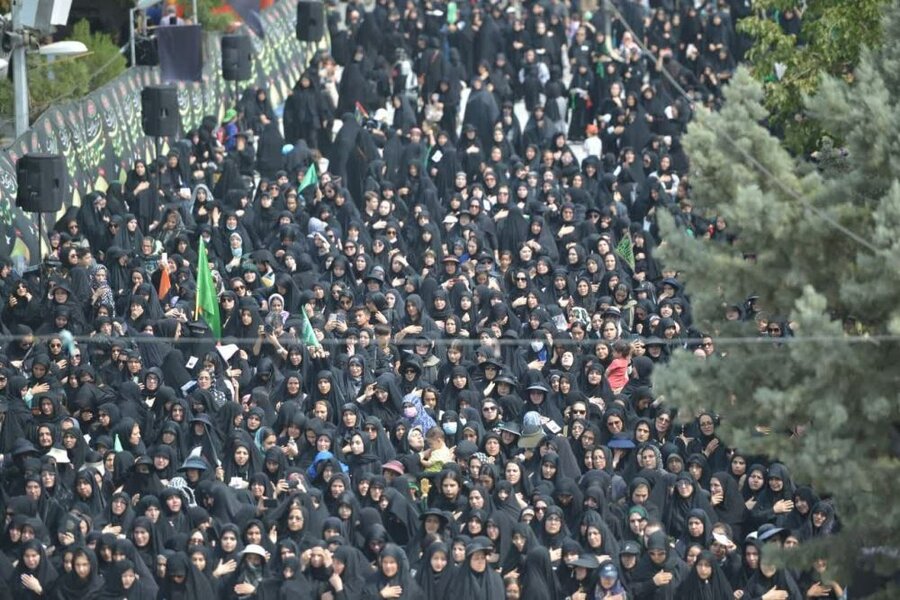 پیادهروی بزرگ جاماندگان اربعین شهر کرج برگزار شد