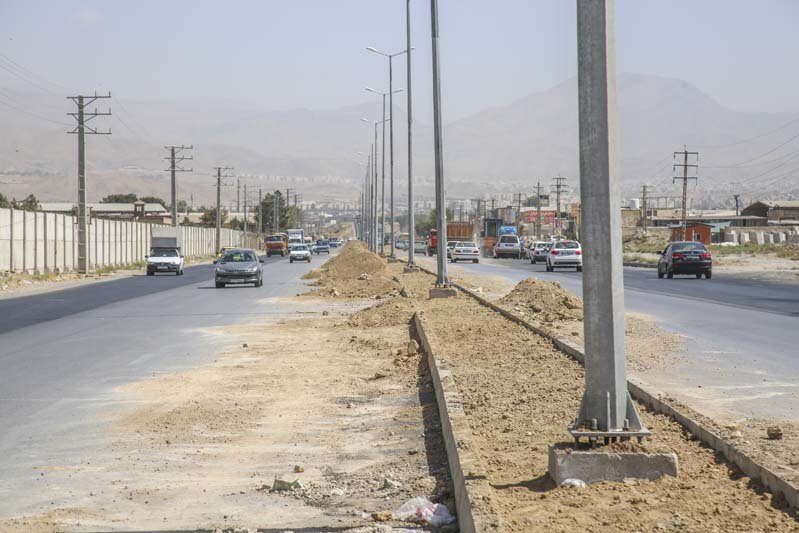 عملیات احداث فضای سبز در حاشیه جاده قزلحصار