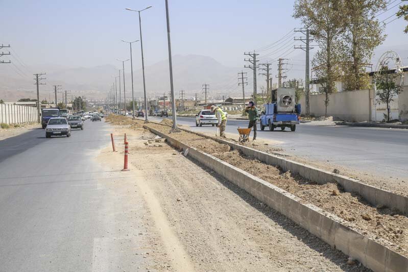 عملیات احداث فضای سبز در حاشیه جاده قزلحصار