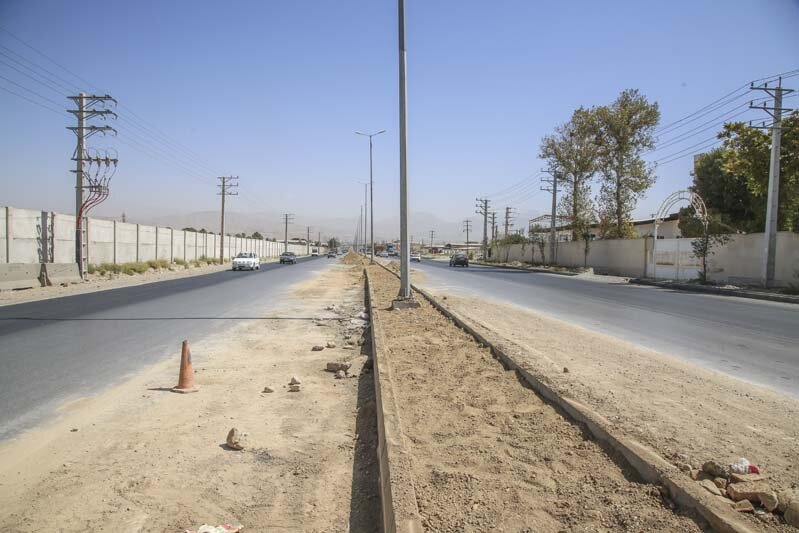 عملیات احداث فضای سبز در حاشیه جاده قزلحصار