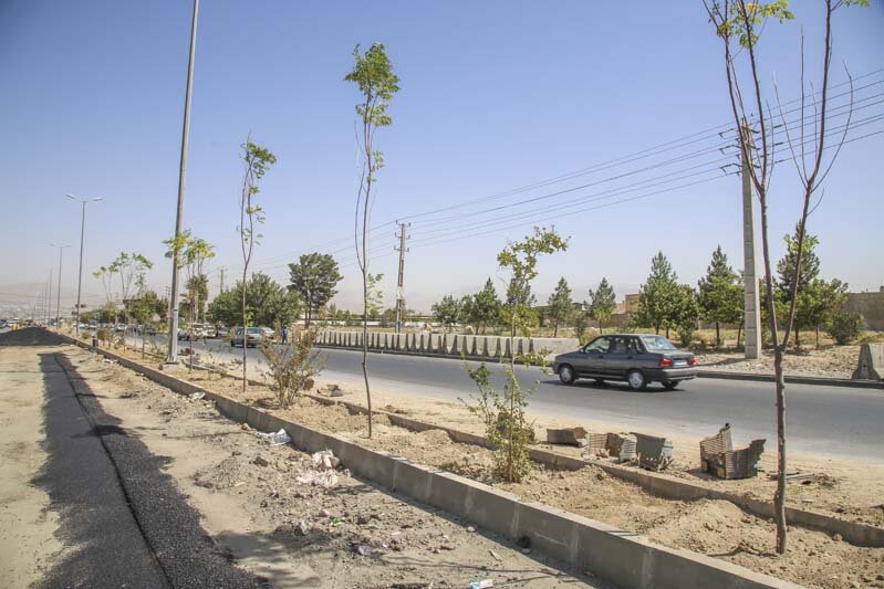 عملیات احداث فضای سبز در حاشیه جاده قزلحصار