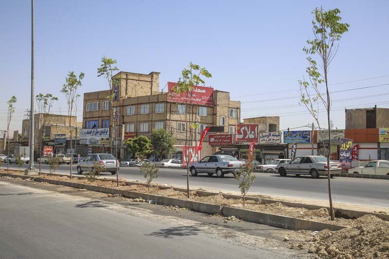 عملیات احداث فضای سبز در حاشیه جاده قزلحصار