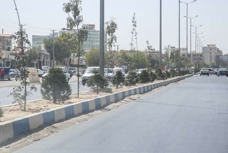عملیات احداث فضای سبز در حاشیه جاده قزلحصار