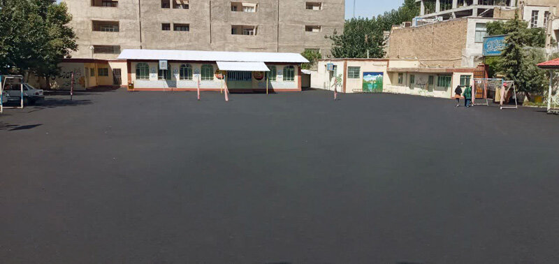 نوسازی آسفالت محوطه مدارس دولتی شهر کرج انجام شد