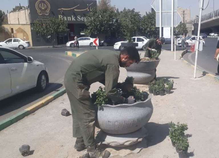 کاشت ۹ هزار بوته از انواع گلهای فصلی در عرصه فضای سبز منطقه ۹ کرج