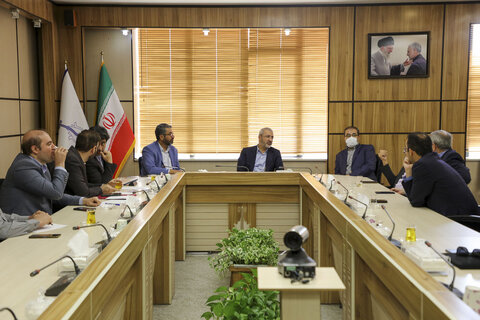 نحوه پیادهسازی ایستگاههای شارژ اتوبوس برقی بررسی شد جلسه شهردار با تیم ایرانخودرو دیزل در شهرداری