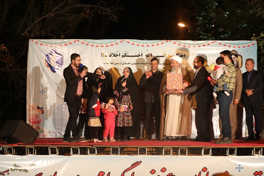 خانواده های شهرداری کرج در پارک بانوان گرد هم آمدند