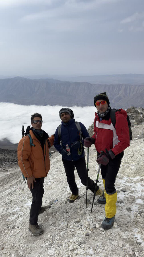 صعود کوهنوردان سازمان فاوا شهرداری کرج به بام ایران