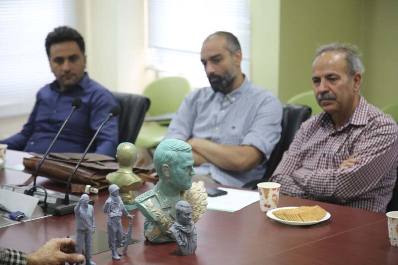 تندیس ۲ شهید و ۱۳ طرح نقاشی دیواری زینت بخش کرج میشود