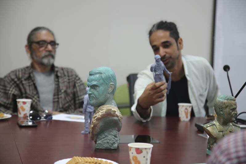 تندیس ۲ شهید و ۱۳ طرح نقاشی دیواری زینت بخش کرج میشود