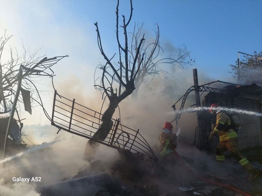 مهار آتش سوزی کارگاه غیرمجاز شارژ گاز LPG در جاده محمدشهر